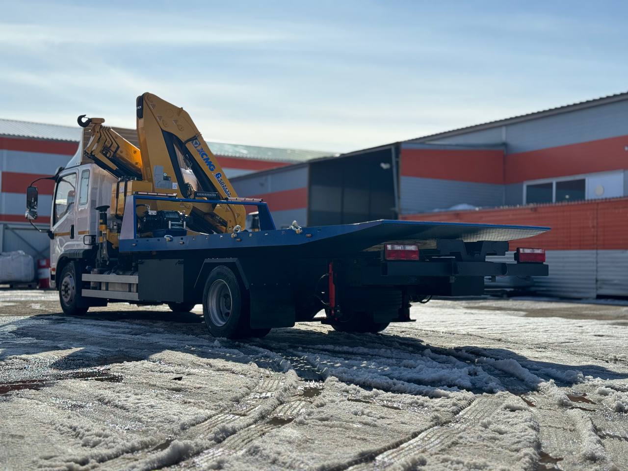 Эвакуатор на шасси FAW Tiger 6G 12 с КМУ XCMG SQZ132